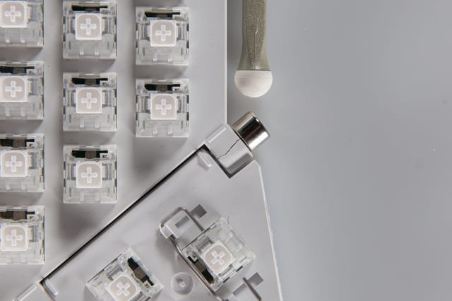 an image of a broken board, the screws have been tightened too much